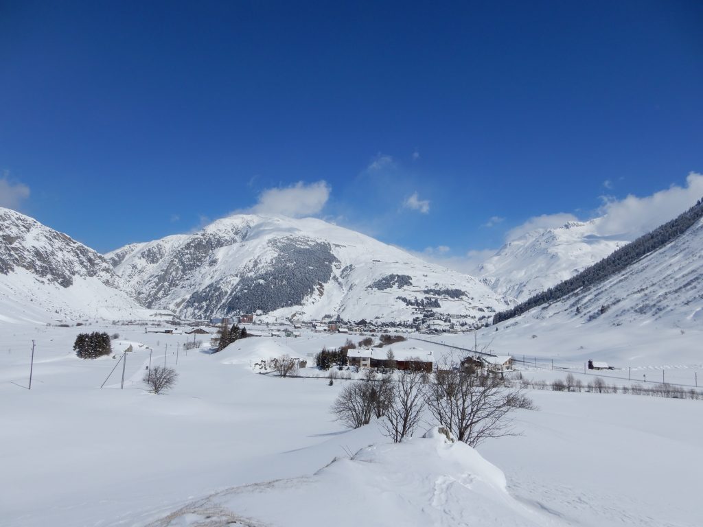 Ausblick auf Andermatt und den Gütsch