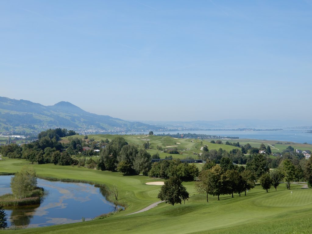 Nuolen - Schmerikon Ausblick über den Golfpark zum Zürichsee