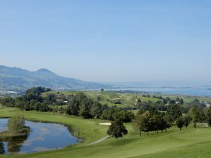 Ausblick über den Golfpark zum Zürichsee