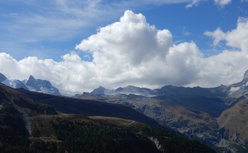 Ausblick auf das Kleine Matterhorn, Trockener Steg und Furggsattel