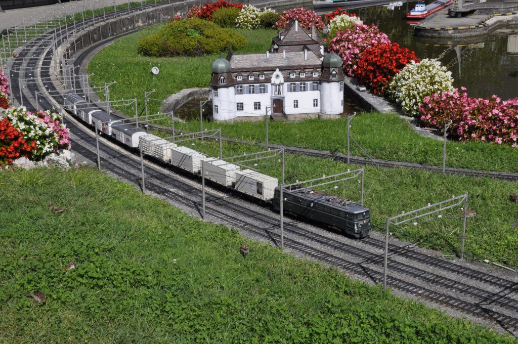 SBB Ae 6/6 mit Güterzug