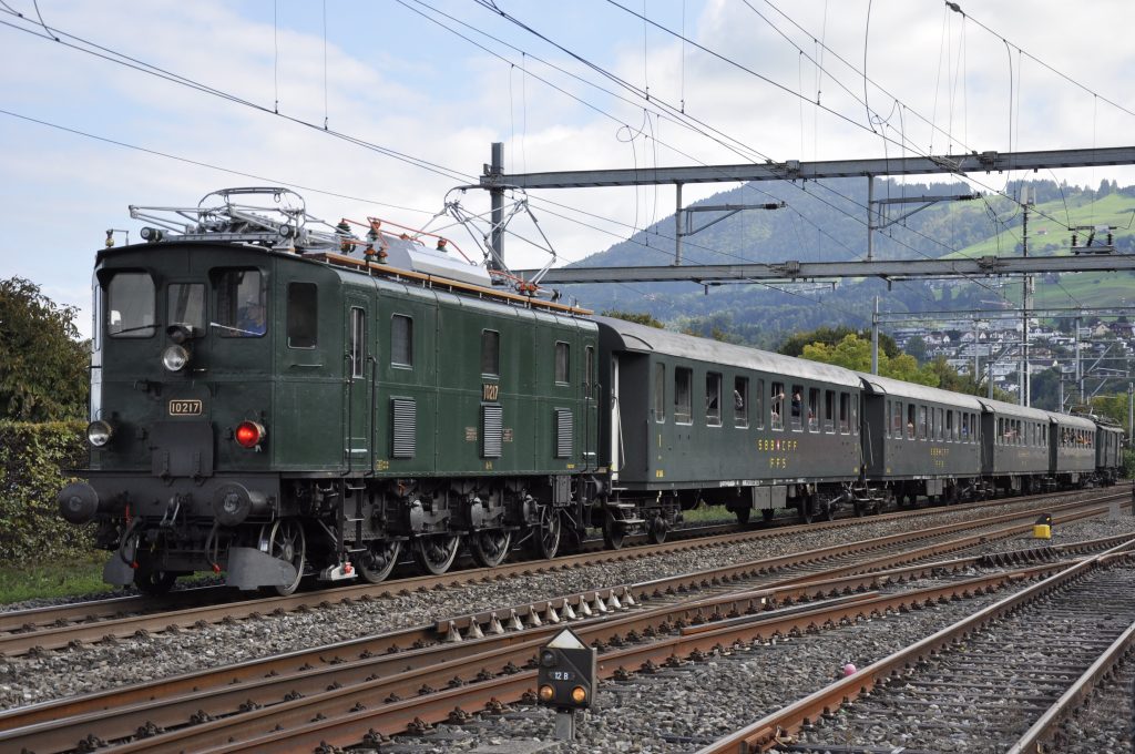 Der Extrazug bei der Ausfahrt in Richterswil