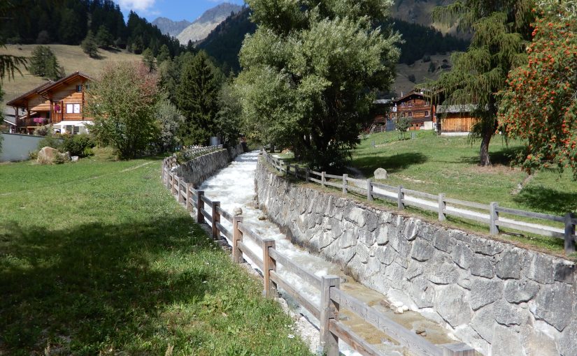 Talauswärts im Obergoms unterwegs Der Münstigerbach