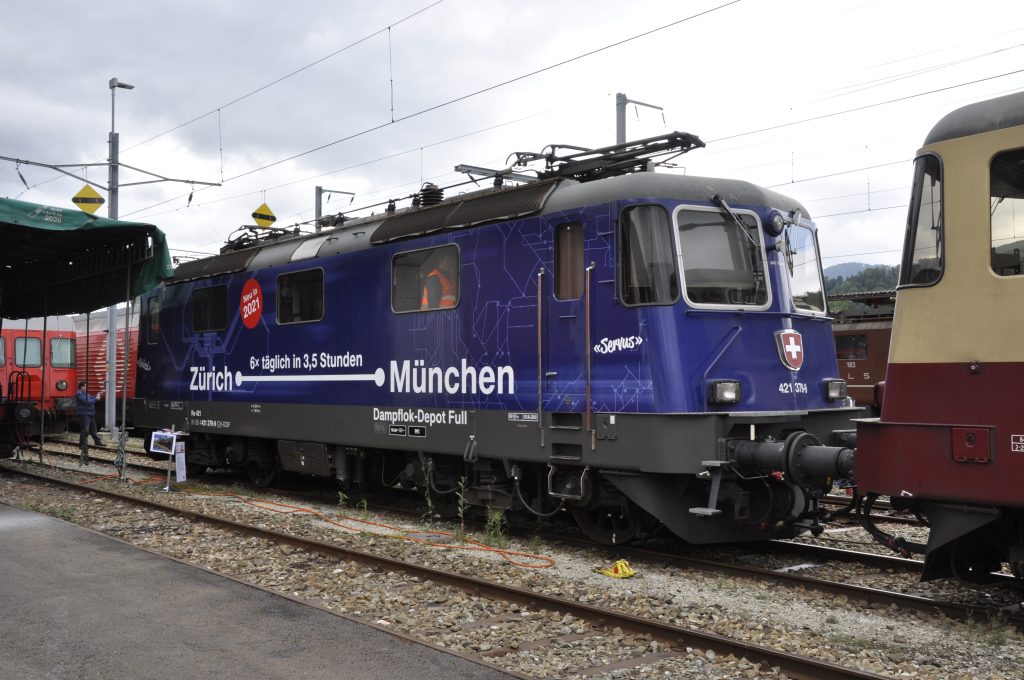 Re 421 379
