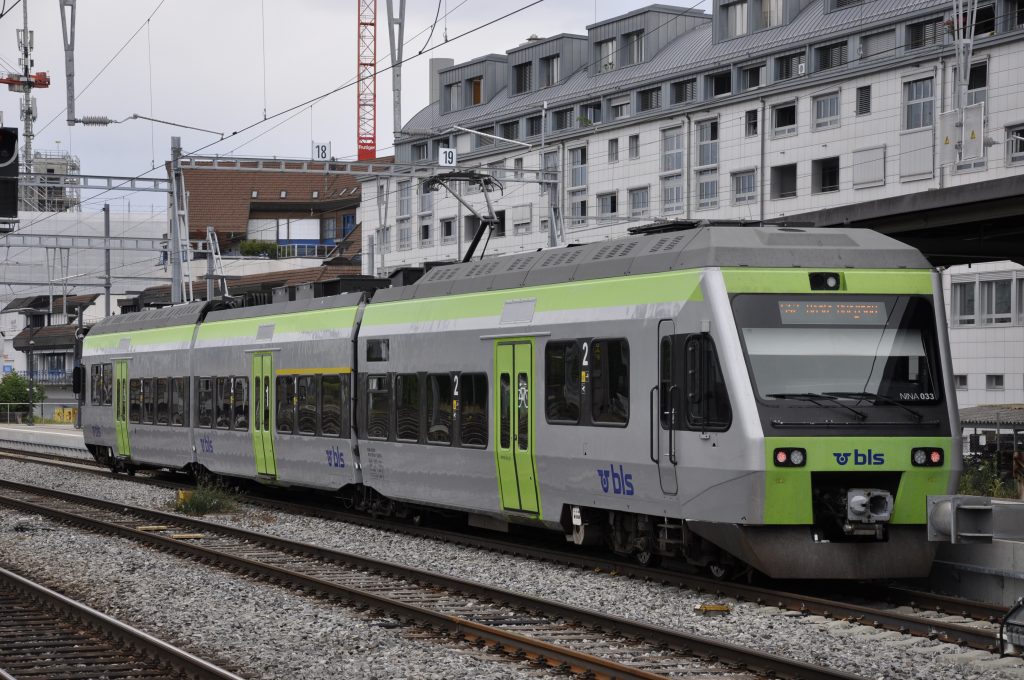 RABe 525 033
