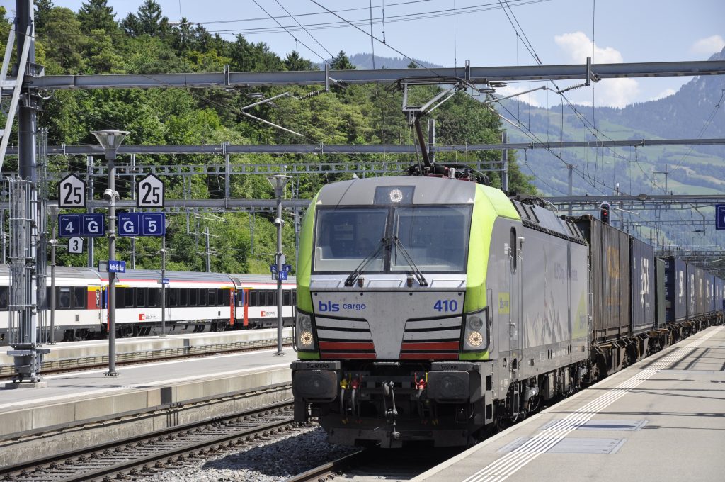 Re 475 410