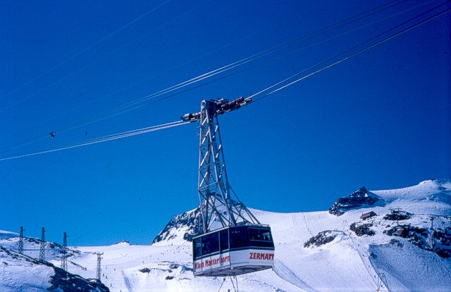 Kabine Trockener Steg - Klein Matterhorn bei der Talstation 2 Kabine Trockener Steg - Klein Matterhorn bei der Talstation 2