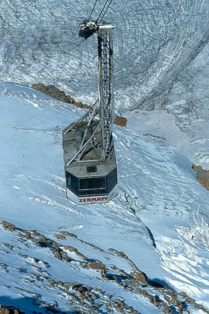 Kabine Trockener Steg - Klein Matterhorn bei der Bergstation Kabine Trockener Steg - Klein Matterhorn bei der Bergstation
