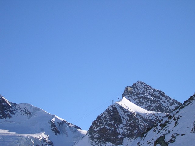 Bergstation Klein Matterhorn vom Furggsattel aus gesehen Bergstation Klein Matterhorn vom Furggsattel aus gesehen