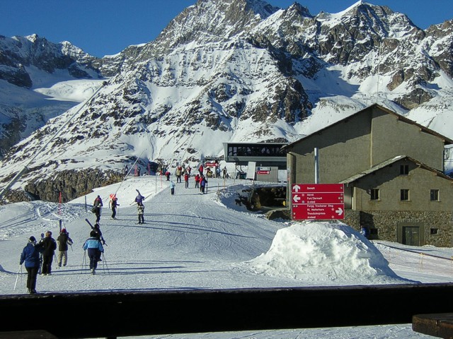 die alte und die neue Station auf dem Schwarzsee die alte und die neue Station auf dem Schwarzsee