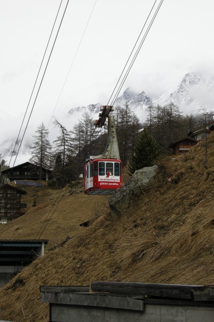 Kabine kurz vor der Einfahrt in die Talstation Zermatt